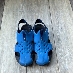 Big boy Nike sandals